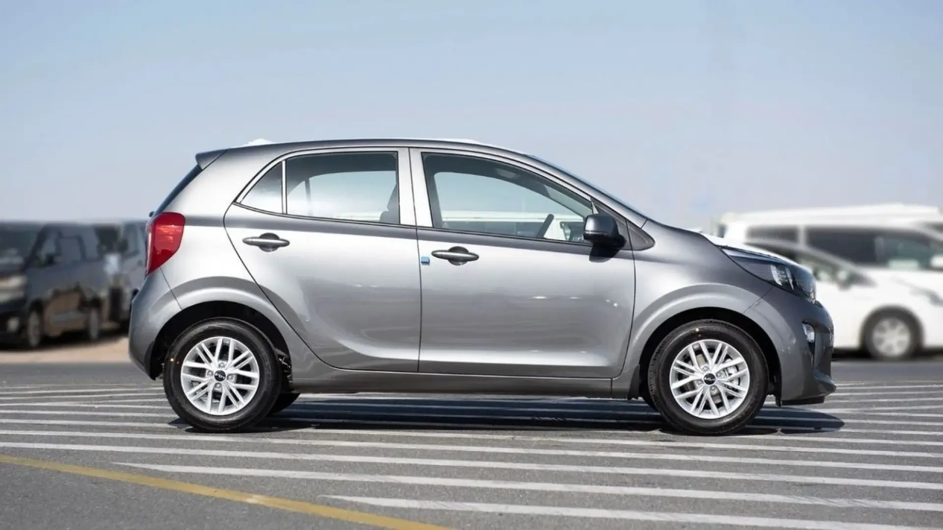 كيا بيكانتو رمادي 2023