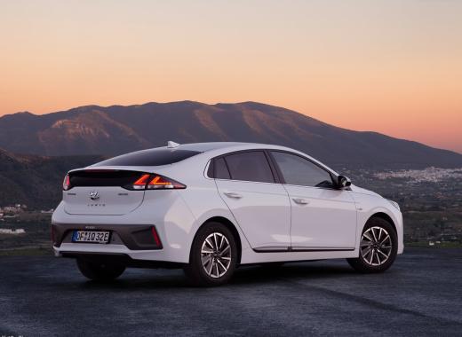 هونداي ايونيك هايبريد 2022