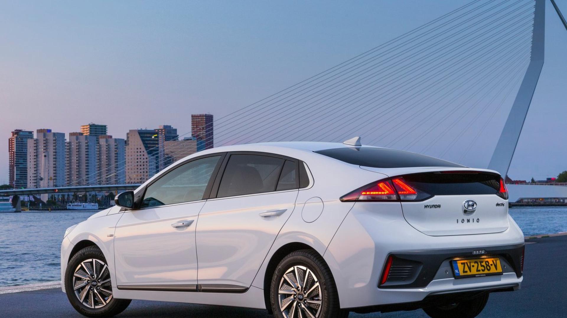 هونداي ايونيك هايبريد 2022